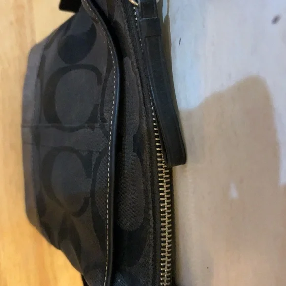 Vintage Stylish Coach Grey Black C Logo Leather Tag - Picture 5 of 15